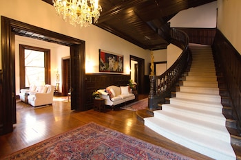 louisville bourbon inn