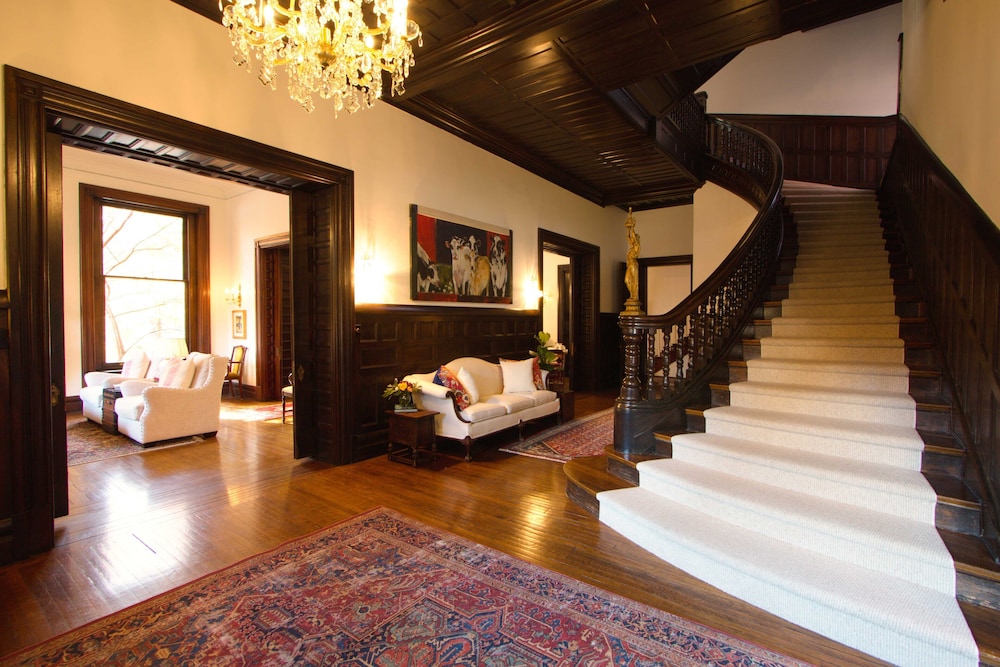 louisville bourbon inn