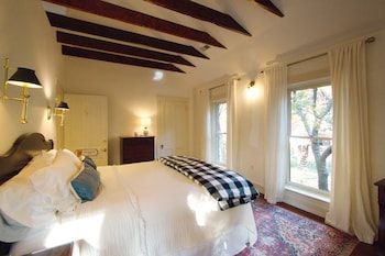 louisville bourbon inn