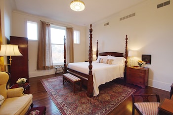 louisville bourbon inn