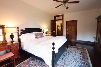 louisville bourbon inn