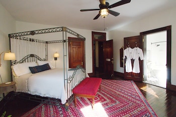 louisville bourbon inn