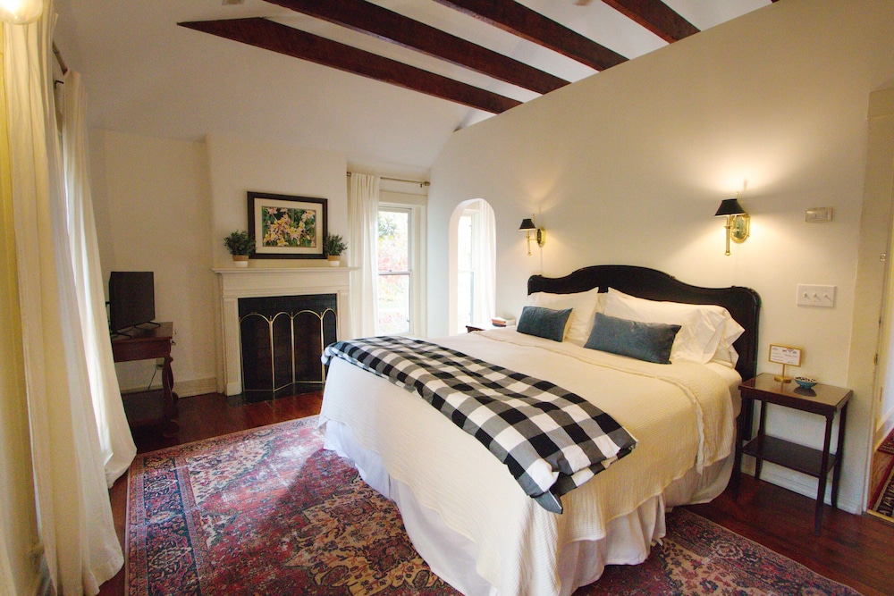 louisville bourbon inn