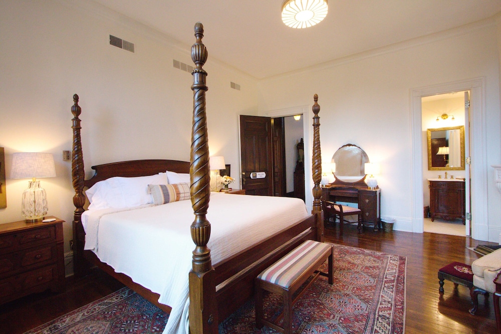 louisville bourbon inn