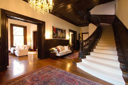 louisville bourbon inn