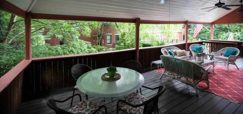 louisville bourbon inn