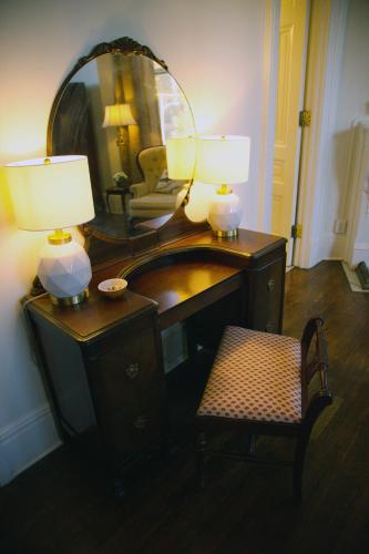louisville bourbon inn
