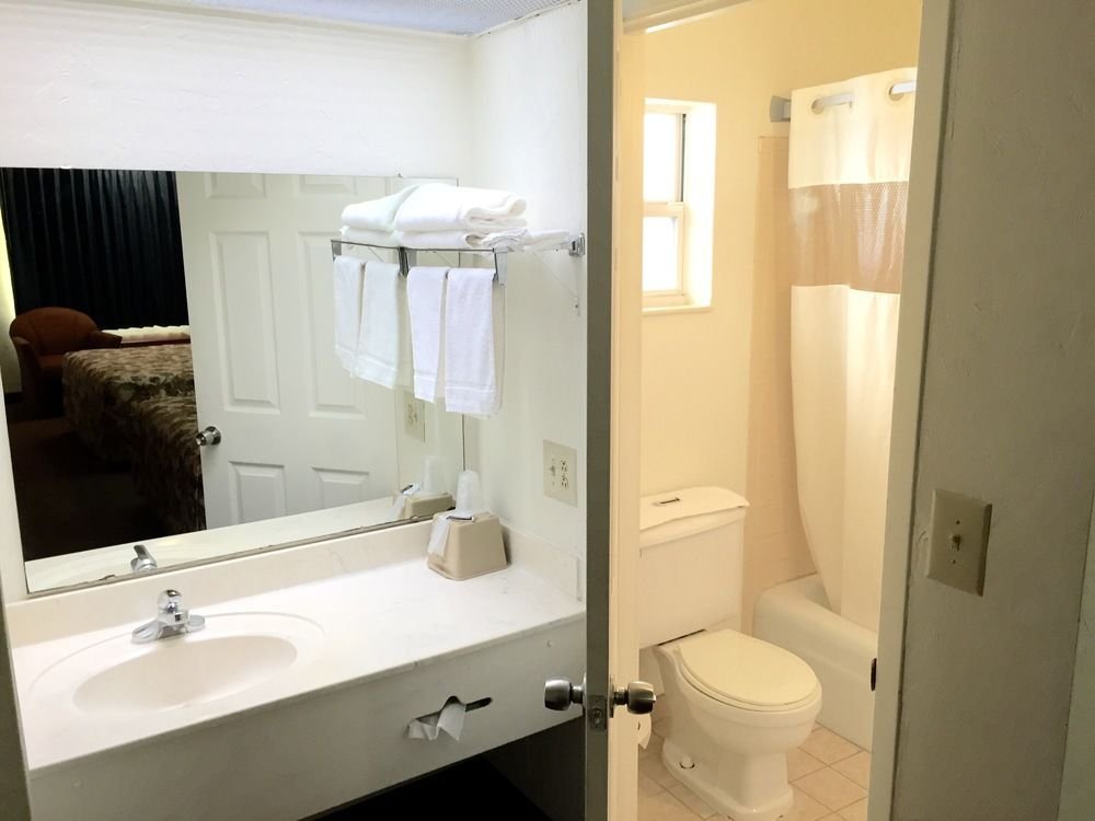 Driftwood Inn,,2 star