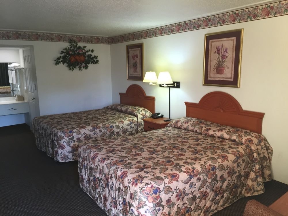 Driftwood Inn,,2 star