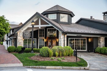 The Park On Main,Macon>>Highlands,2 star