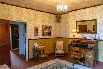 oddfellow inn and farm