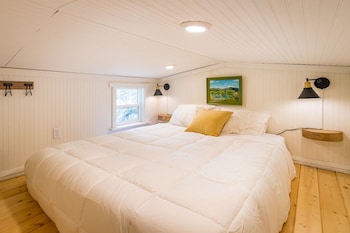 oddfellow inn and farm