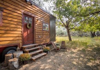 oddfellow inn and farm