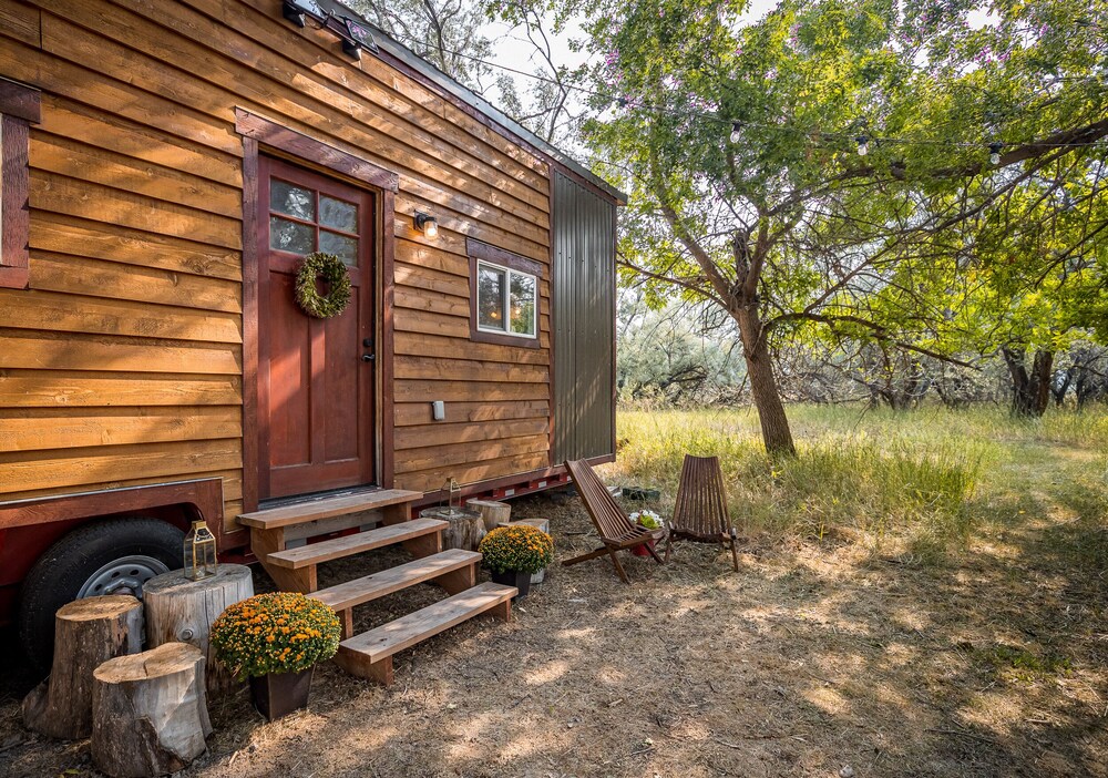 oddfellow inn and farm