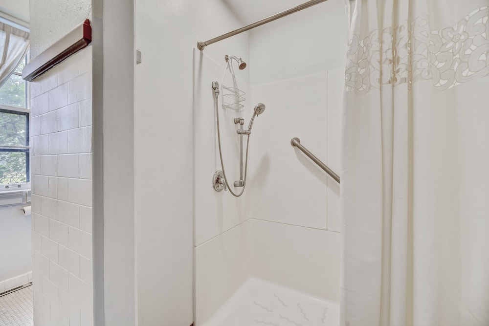 oddfellow inn and farm