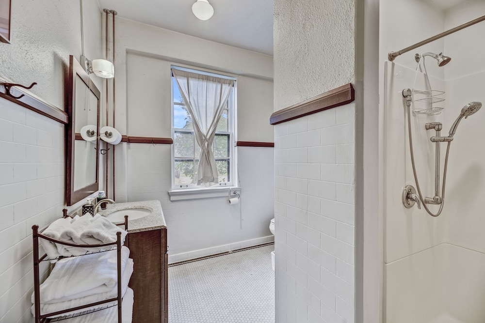 oddfellow inn and farm