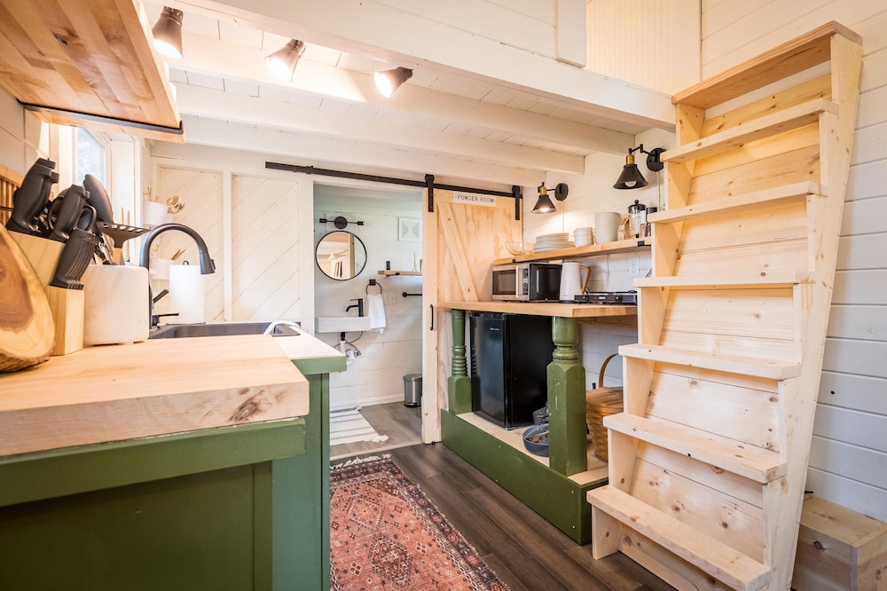 Oddfellow Inn & Farm,Helena>>Clancy,3 star