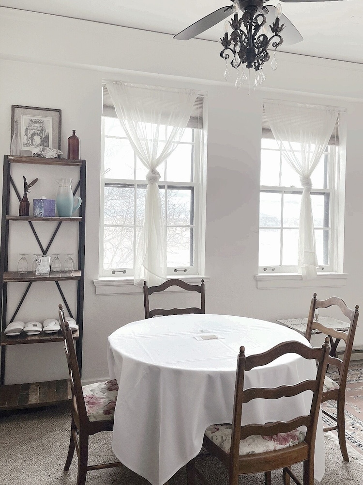 Oddfellow Inn & Farm,Helena>>Clancy,3 star