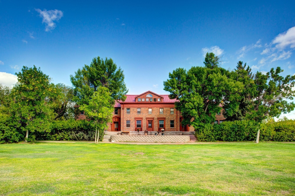oddfellow inn and farm