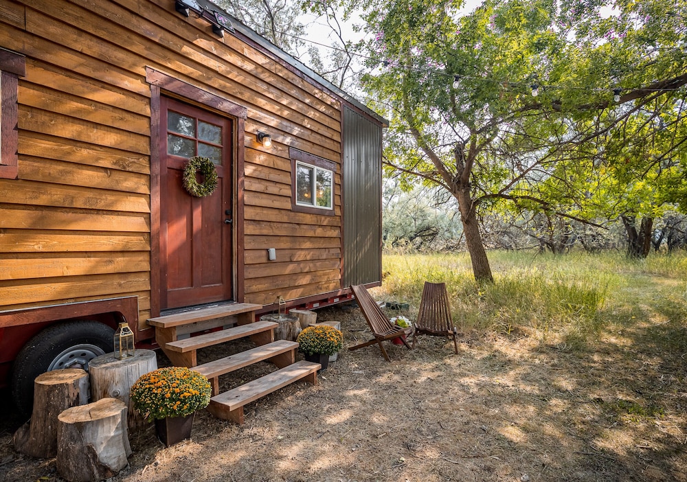 oddfellow inn and farm