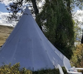 oddfellow inn and farm