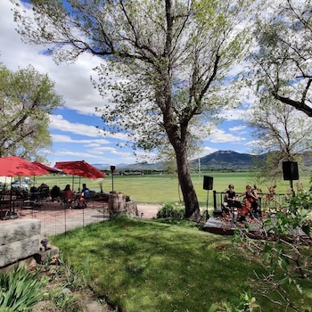 oddfellow inn and farm