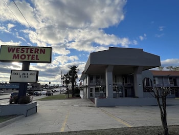 Western Motel By Oyo Hattiesburg,,2 star