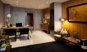 altis suites