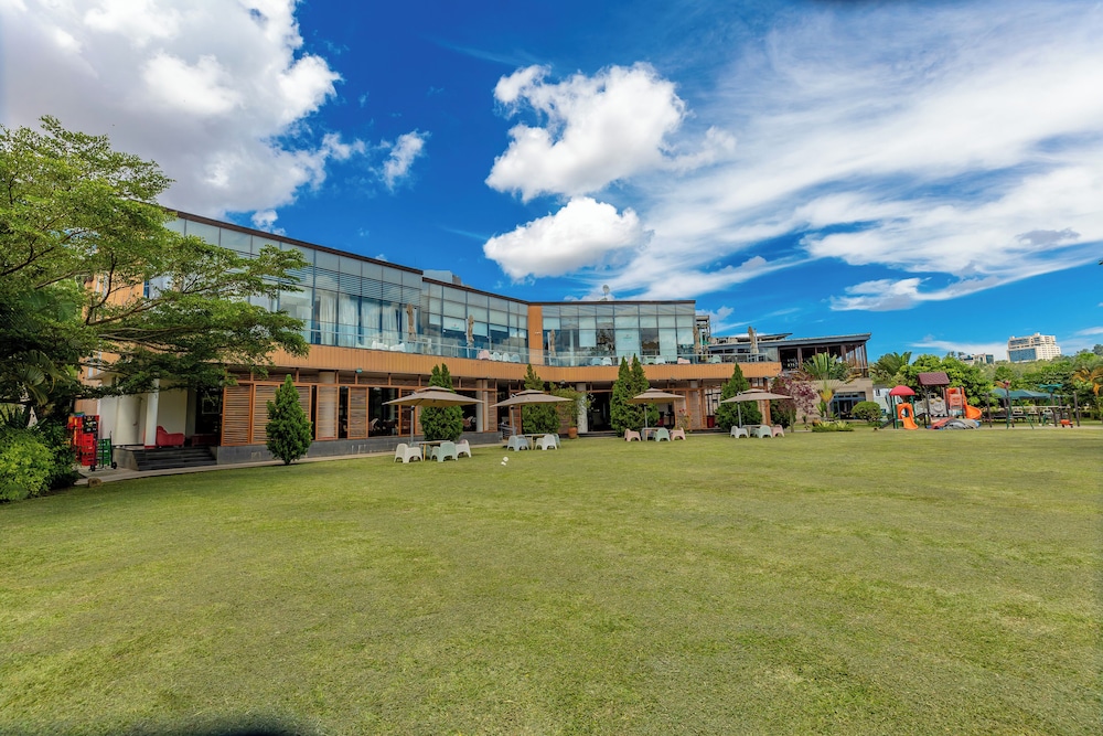 century park hotel and residences