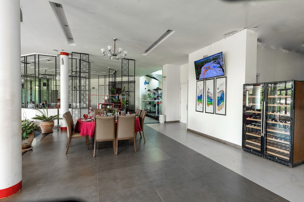 century park hotel and residences