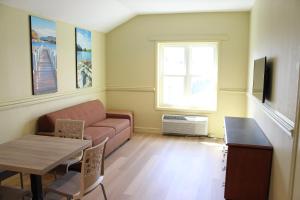 Surfside On The Lake,Diamond Point>>Albany,3 star