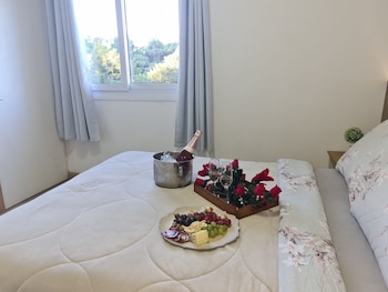 duplex 02 suites cond fechado 08 p