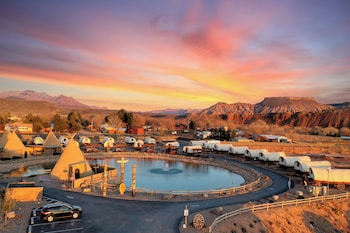 Zion White Bison Glamping & Rv Resort,,0 star