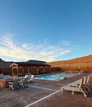 Zion White Bison Glamping & Rv Resort,,0 star