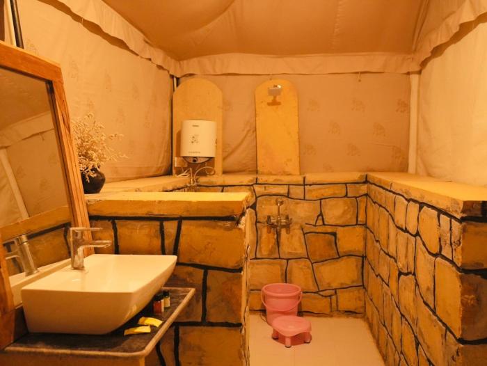 lee desert camp