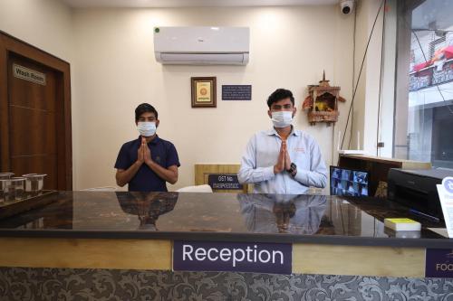 perfect stayz dwarkesh hotel near haridwar railway station
