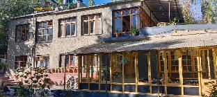 Karma Lodge,,0 star