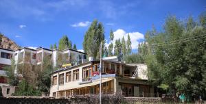 Karma Lodge,,0 star