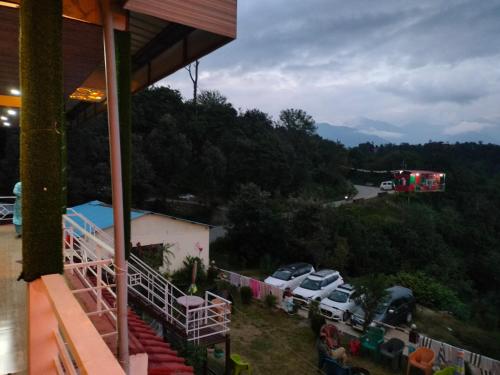 chaukhamba view resort