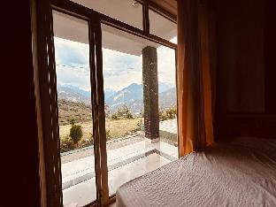 chaukhamba view resort