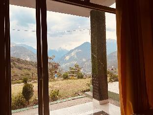 chaukhamba view resort