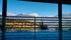 chaukhamba view resort
