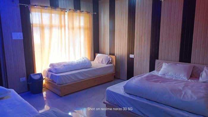 chaukhamba view resort