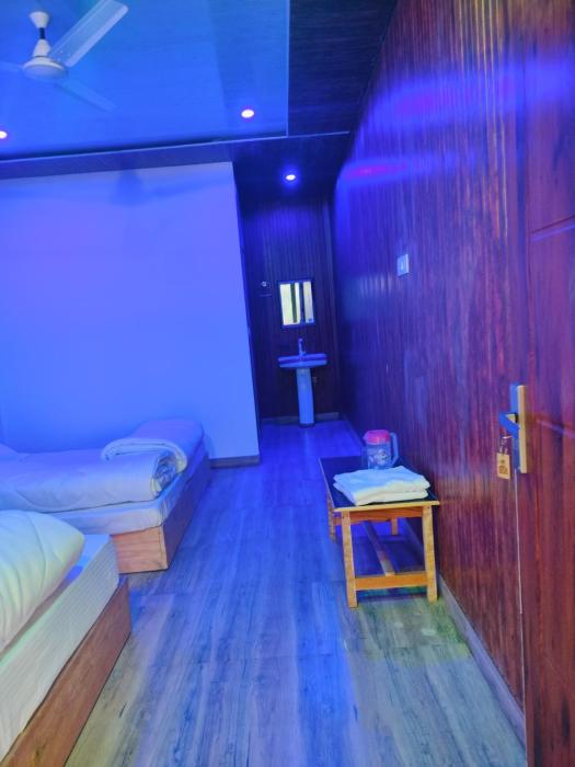 chaukhamba view resort