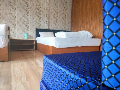 chaukhamba view resort