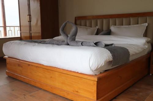 chaukhamba view resort