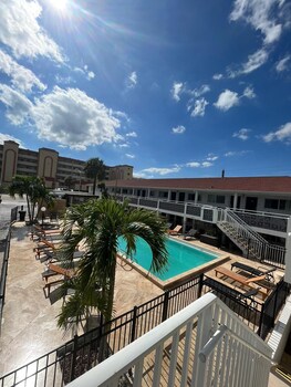 holiday isles resort