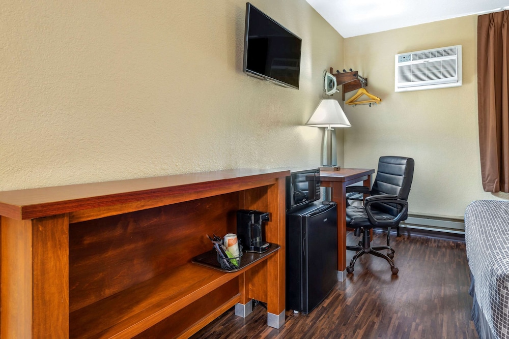 econo lodge la crosse