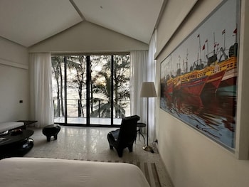 the postcard on the arabian sea