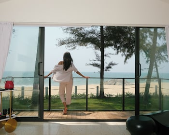 the postcard on the arabian sea